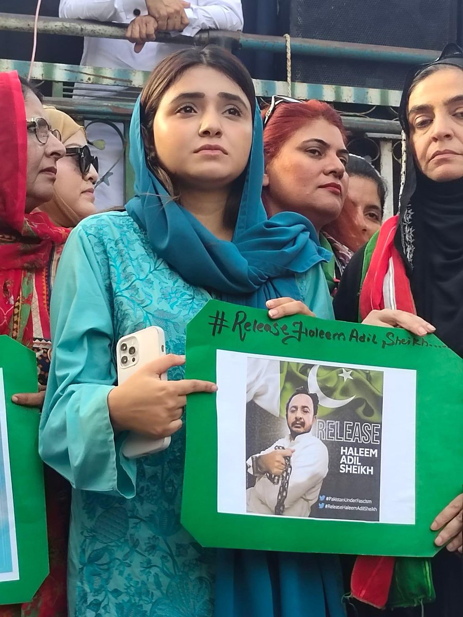 ayesha_haleem's tweet photo. Each night you spend in jail, please know that our blood boils more. If the Zardari Mafia doesn’t stop their criminal tactics, they will regret their actions for their life to come. Papa your sacrifice will never go to waste, we will make sure of that #ReleaseHaleemAdilSheikh https://t.co/0qtXVpkkWh