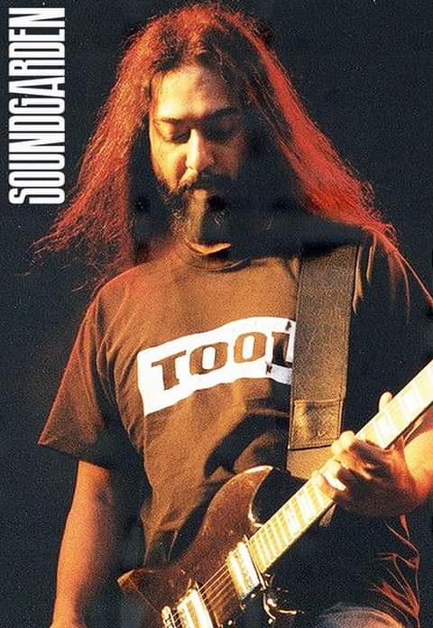 Happy birthday guitarist Kim Thayil.
(September 4, 1960)  