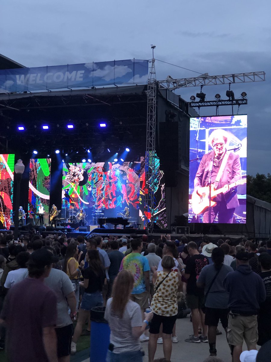 lahigh500's tweet photo. #HallandOates #AlIInFestival @IndyStateFair #DoStuffMore @Do317 https://t.co/LorhHUtobe