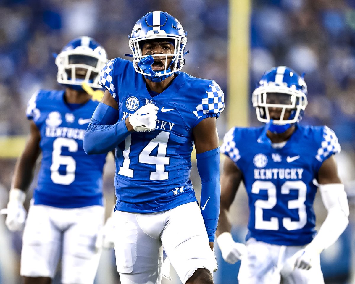 Carrington Valentine celebrates after a stop. 

📸: <a href="/chetwhite7/">chet white</a>