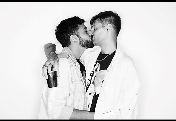 RheaLitre's tweet photo. I struck oil w/ him 🥰 | @Strikeoil_byNG Presentation | #FutureIsPast #PassionForFashion https://t.co/fQfr00EbGV