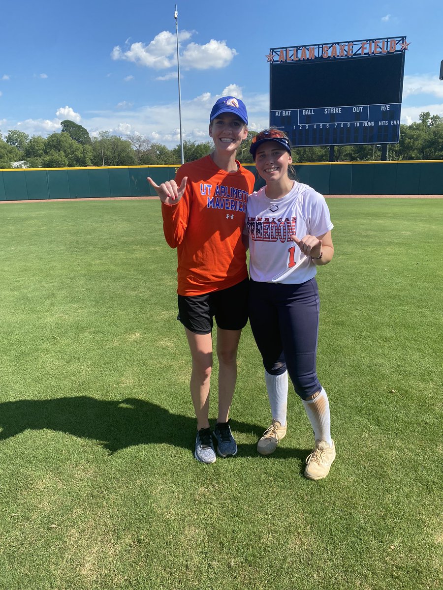 RyleySeverson's tweet photo. Had so much fun at the @UTAMavsSB camp! Thank you to @Kara_Dill @coachkoons  @leilua18  and players for the feedback. Cant wait to come back! Go Mavs! https://t.co/Ckvz415jCv