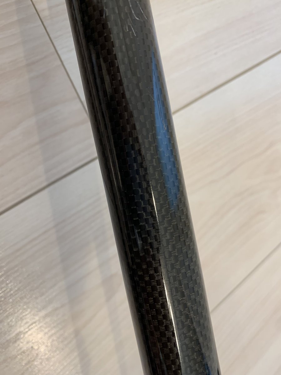 FukaHouchi's tweet photo. 我が家のハンディタイプの掃除機は脅威の1.5kg軽さ追求の為にドライカーボン⁉️
19年製造ですが、ほぼ毎日4LDK掃除してますがバッテリーはまだ1つで足ります。予備のバッテリーもあるので、充電し忘れしても問題なし🤗
吸引力も申し分なく、重宝してます🫡
#SHARP
#RACTIVEAIR
#ECAR2SX
#3歳児も持てる https://t.co/V1LuWDDK1v