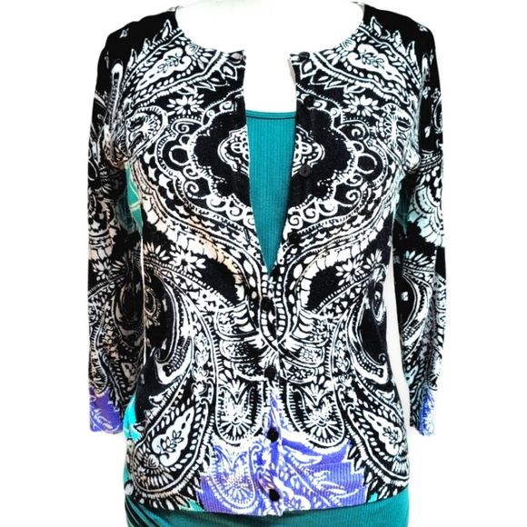 So good I had to share! Check out all the items I'm loving on <a href="/Poshmarkapp/">Poshmark</a> from <a href="/DressingLauren/">DressingLauren</a> <a href="/AdrienneBebow/">Adrienne B 🐝 🌻</a> #poshmark #fashion #style #shopmycloset #maccosmetics #jcrewfactory #josepha: posh.mk/iDv9B9oZ7rb