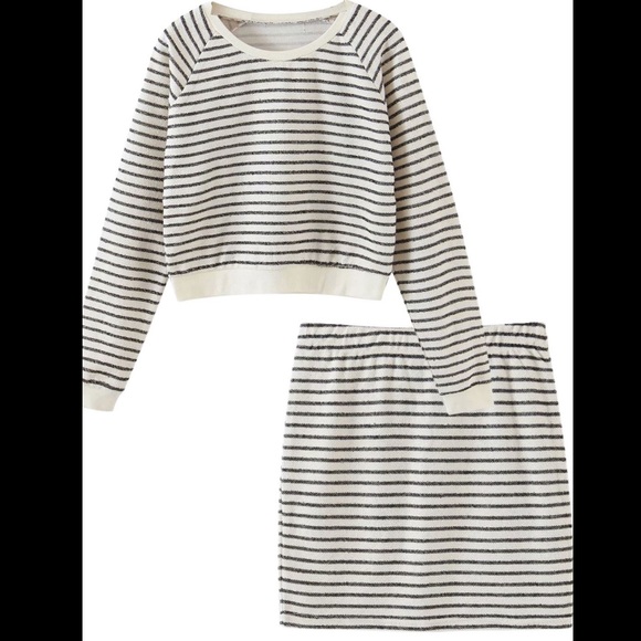 shazzababe73's tweet photo. So good I had to share! Check out all the items I'm loving on @Poshmarkapp #poshmark #fashion #style #shopmycloset #alovestory #goodnightmacaroon #lululemonathletica: https://t.co/cBFvmjoyQh https://t.co/gdg5JdOPM0