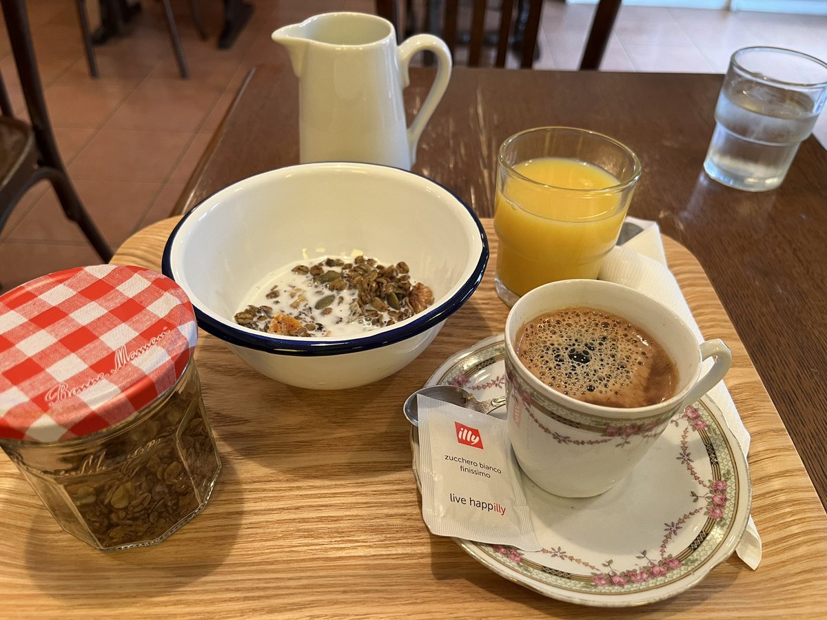 おはようございます☀家族がコロナ感染して家事育児仕事とバタバタな10日間でした。。！
ようやく解放、子供も学校が始まりホッと一息ステップンです😆近くのカフェでおしゃれにグラノーラモーニング💕

#たり〜ず #まったりSTEPN同好会