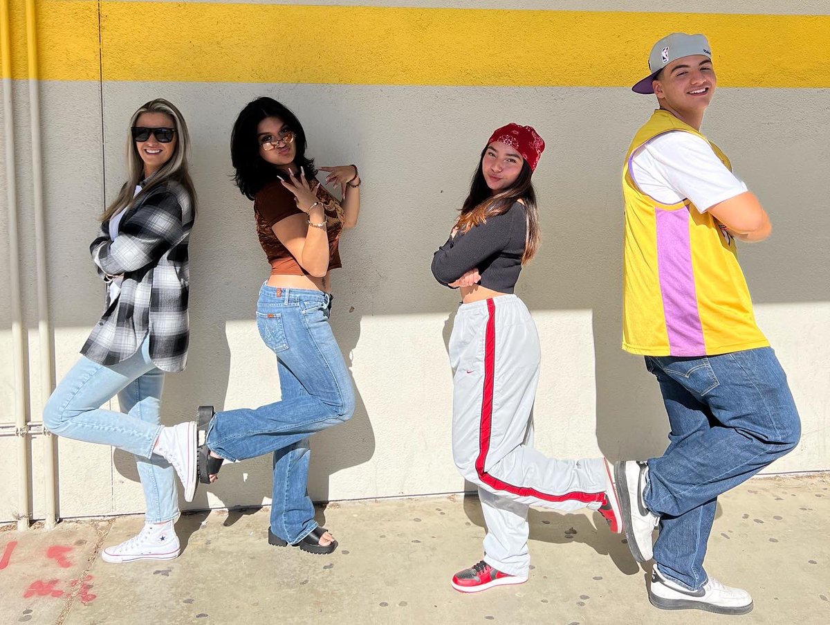 Megan Favreau Katz tweet media