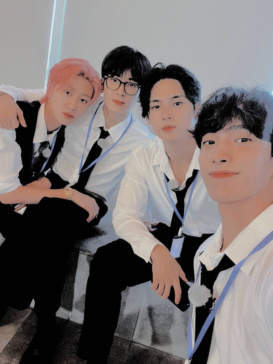 wtsein's tweet photo. ⠀

    ٬wōō'১••n᧑tɩ۱ce◌ᯭpⱺst
   ↯dæilɣᙾsns-͞⁹⁶up๑dᥝtə
⠀ merhaba, carat들!  bu
⠀ gün işçi  sınıfı sevente
⠀ en ile bir şirket yemeği
⠀ yemeye ne dersiniz? g
⠀ oing  seventeen'in 60.
⠀ bölümündeki bu 'çalış
     nęws᎒٬ᥝbɬ⧫mᥱﾈᥢ◂̲δvɬ
⠀⠀
⠀ https://t.co/lxBAkWz6Wx