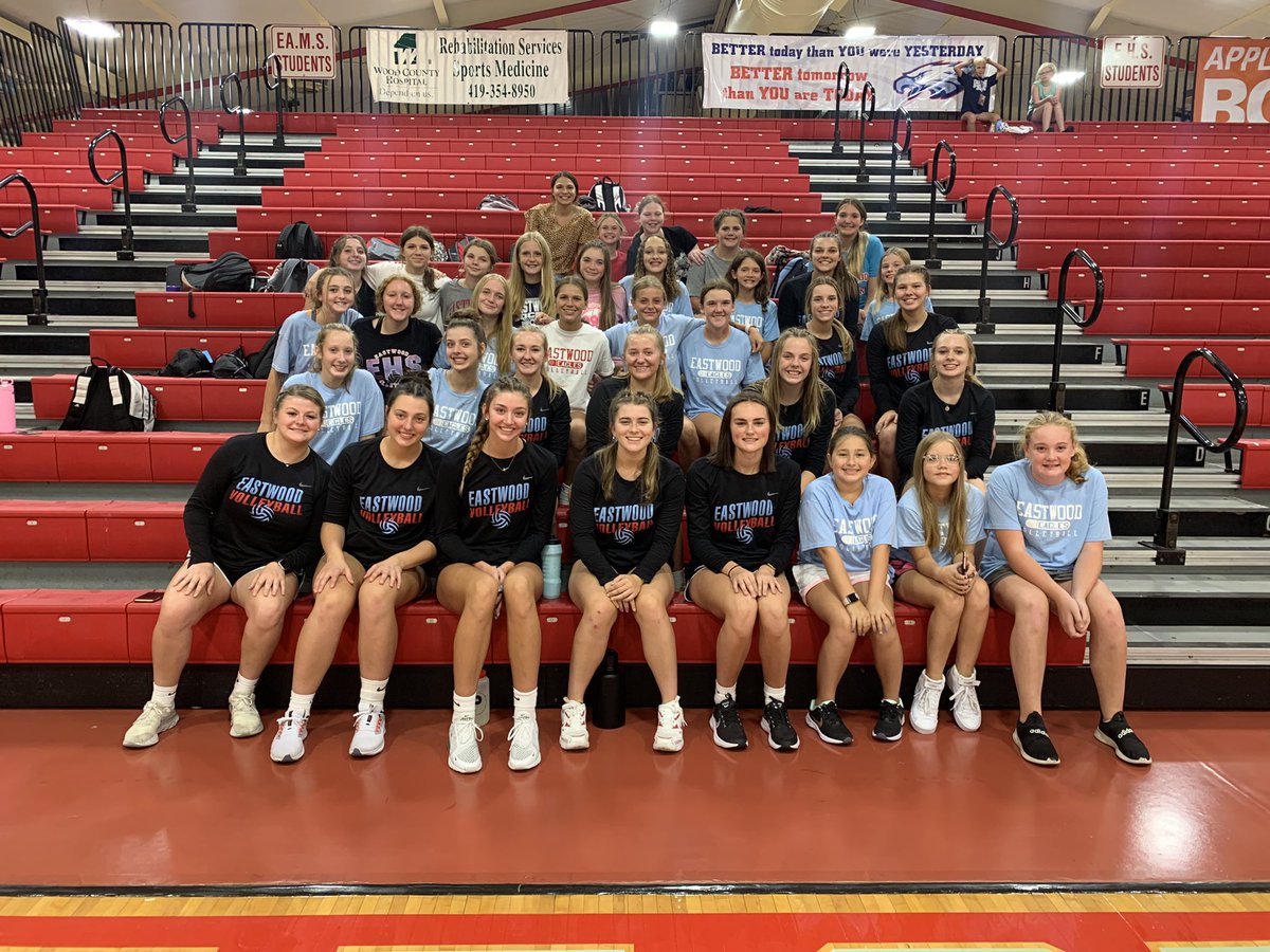 EastwoodEagleVB's tweet photo. The present and the future✨🏐🦅 #EHSVBFam #YouthNight https://t.co/I0ntI2alVz