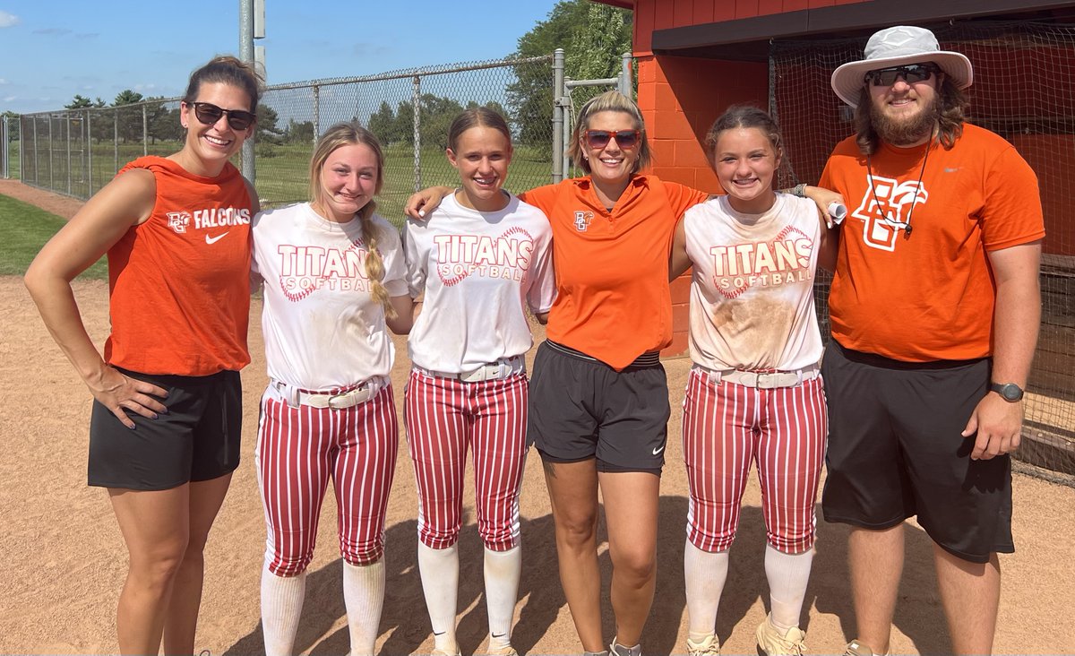 AveryHankins55's tweet photo. Had the best time today with @mograce07 and Liv Buettner at the @BGSUSoftball camp! Thank you @CoachFentonBG @CoachErinn Coach Jeffries, and your players for putting on a great camp. I can't wait to come back!! #Titans07 @ArgyleSoftball https://t.co/u6fskNyLiV