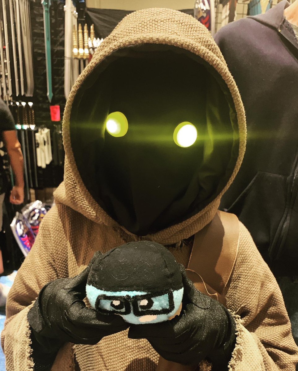 DefensorArtz's tweet photo. I had quite a Dango VTuber adventure at @FanboyExpo Orlando. We didnโt see any cosplayers on the first day, but the second day was more LUCKY! And I met quite a load of them! ๐
#fanboyexpoorlando #fanboyexpo #cosplayers #vtuber #vtuberadventures https://t.co/fNG24jHPC5