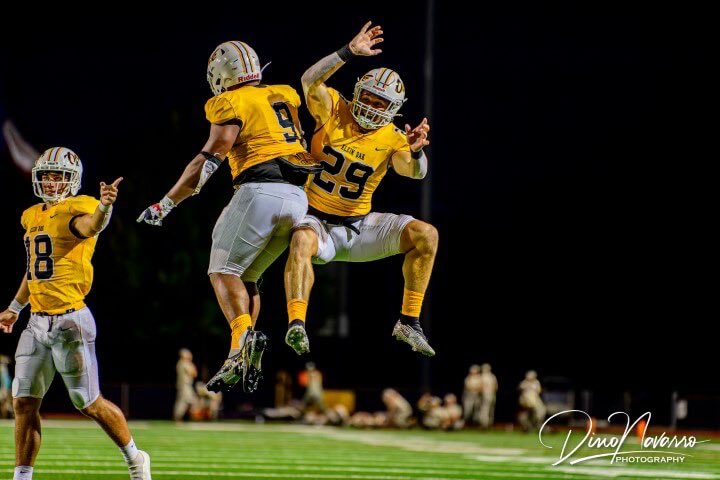 KLEINOAKFB's tweet photo. Views from the sideline from Thursday night. Can’t hit what you can’t catch 🏃🏽💨 https://t.co/o7UqAYR3Lu