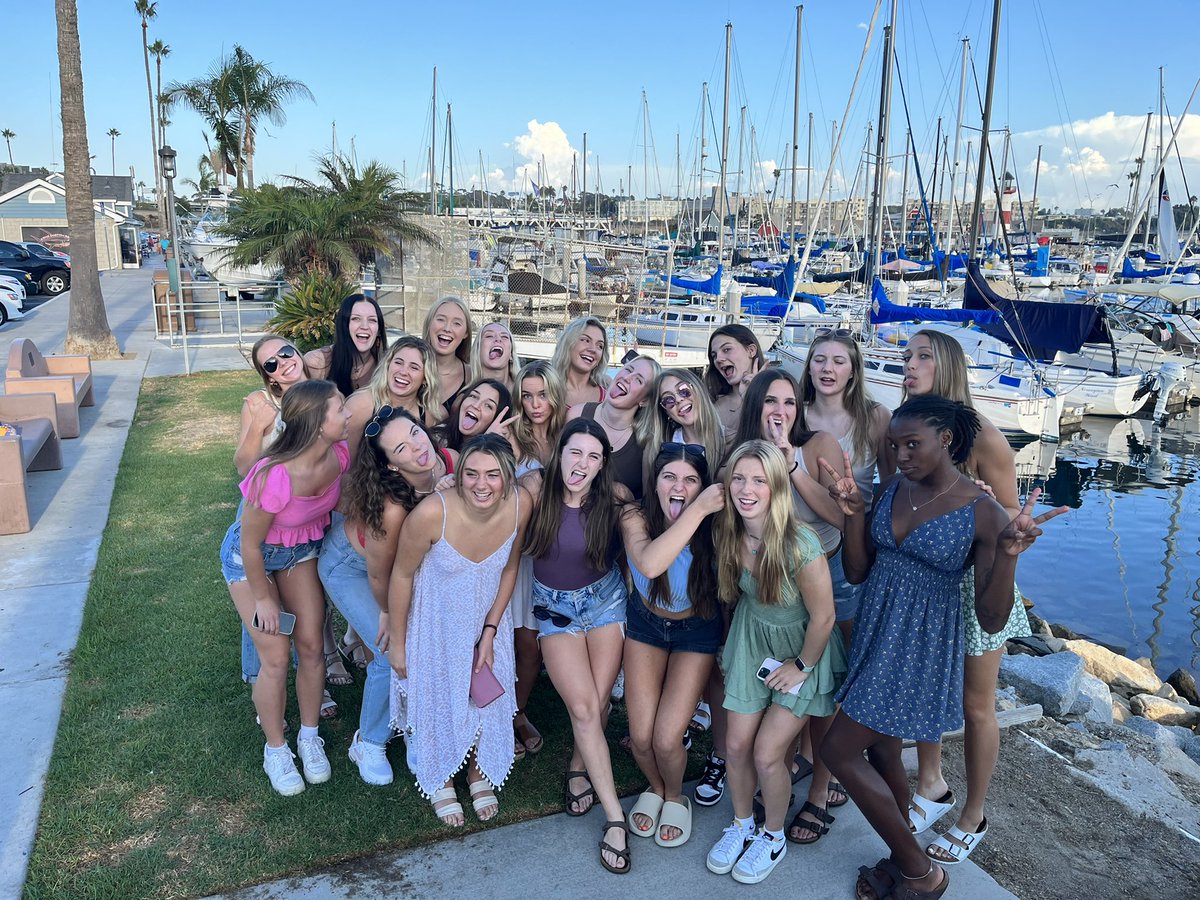 Team dinner at Oceanside Boiler after an undefeated weekend 🤩