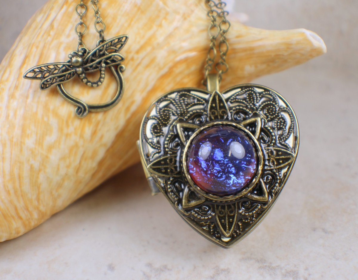 charsfavorite's tweet photo. Dragon's Breath Red Glass Opal Music Locket, Photo Locket, Music Box Locket, Music box pendant, Heart Shaped Locket, Music Box Necklace https://t.co/S6i4v1k6wE #Etsy #Charsfavoritethings #TinyMusicBox https://t.co/lgDMtqSX3w