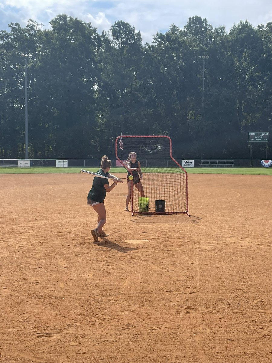 KGHill2025's tweet photo. Putting in some work at the plate today with @hannahgd15 ! #workingtobethebest https://t.co/mbbjtICzoM