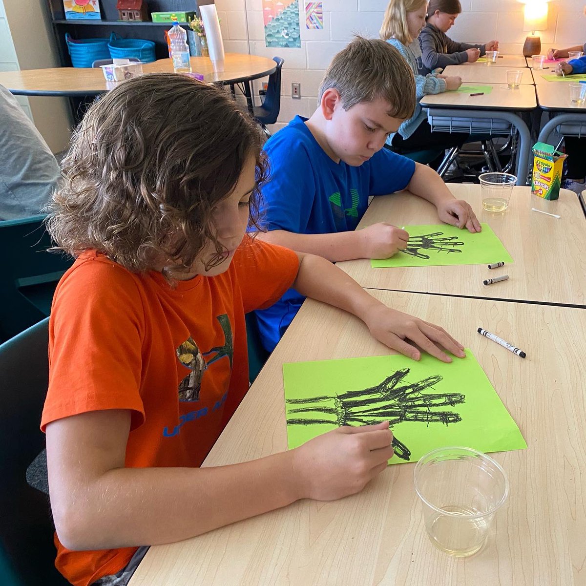 miss_dudra's tweet image. This past week we had so much fun conducting our first science experiment! We practiced the first step of the scientific method, observation! Creating our own x-rays has us questioning more about how our bones work! 🩻 🦴 #modelmustangs @MuraskiPrin