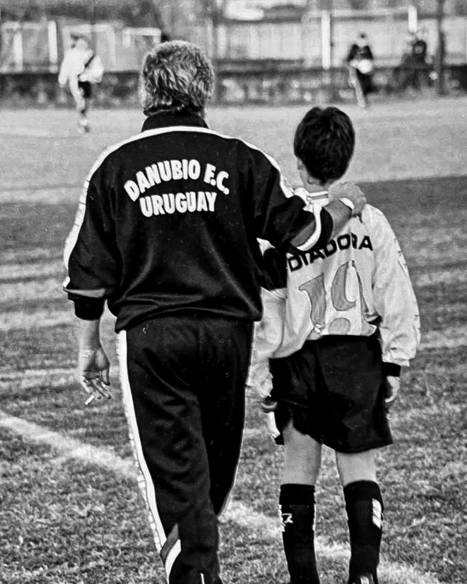 DanubioFC's tweet photo. Hasta siempre, Rafa querido. 

Con profundo dolor, despedimos a Rafael Perrone, gran danubiano, jugador, DT y formador.

Desde donde le tocó transmitió siempre con orgullo y pertenencia lo que es 𝗗𝗔𝗡𝗨𝗕𝗜𝗢. 

Acompañamos a Diego y toda su familia en este difícil momento. https://t.co/5bQDtNf7mE