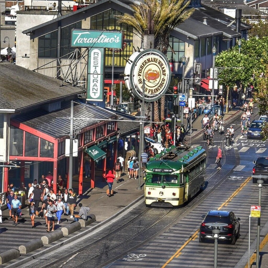 talesoftherails's tweet photo. #aviewfromabove @sfmta_muni PCC Car 1006 passes under the @fishermanswharf sign on its way to the Beach and Jones Terminal. @sfmsr @munidiaries @pier39 @capturetransit #streetcar #pcc #sanfrancisco #fishermanswharf #capturetransit https://t.co/GoJjh7pr0q https://t.co/nKxesFWoX9