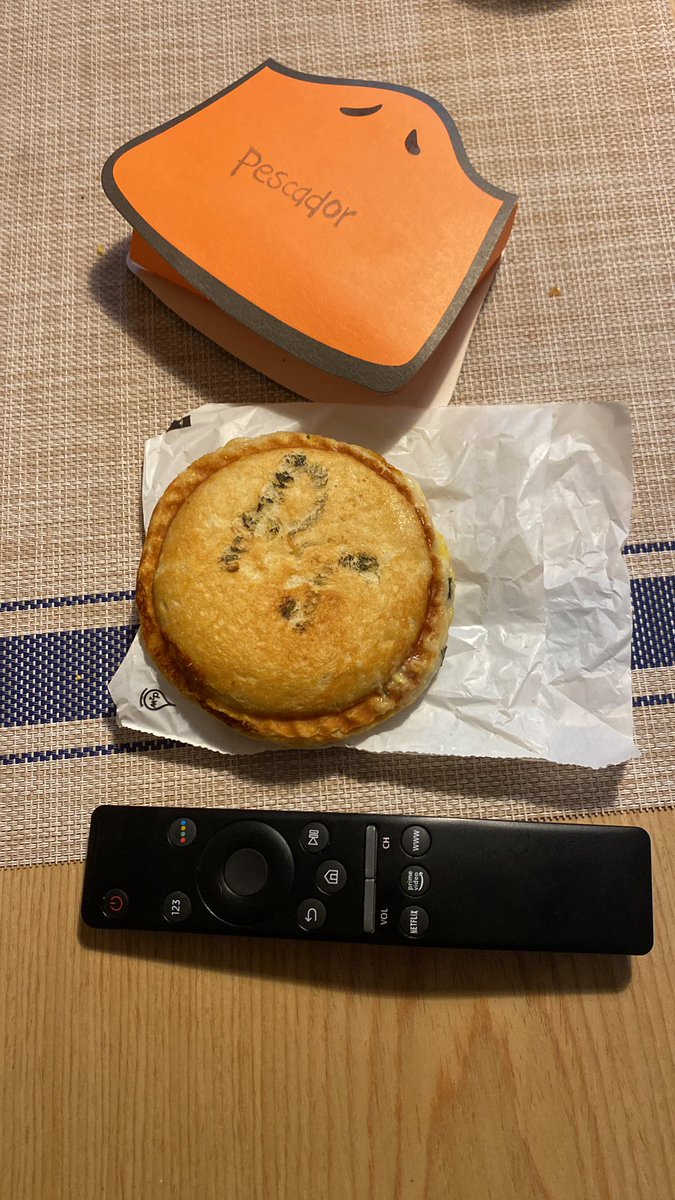 En <a href="/al_agua_patos_/">Al Agua Patos</a> a esto le llaman sanduche, es del tamaño de una empanada y cale $20.500, en serio?!? Super caro, muy maluco esto, no se justifica el precio ni por tamaño ni por calidad.