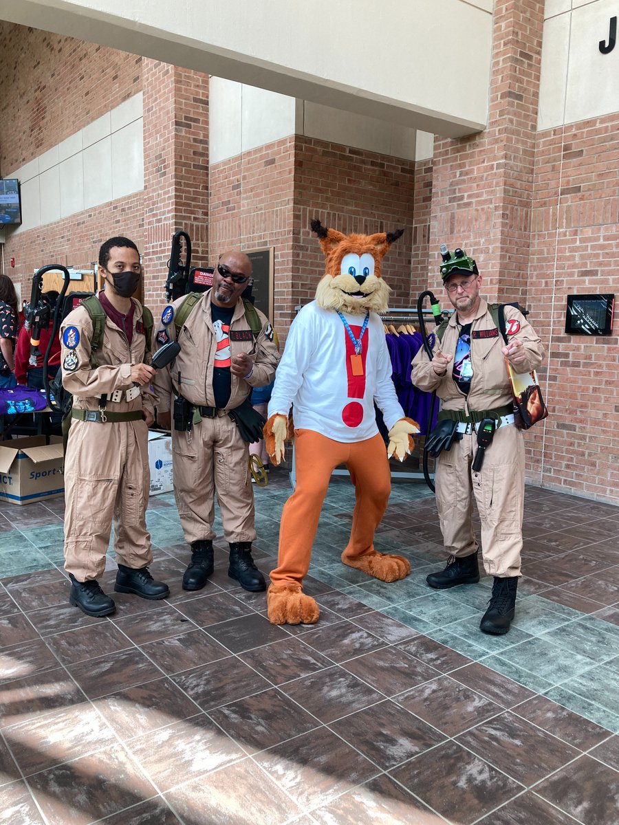 RustyTheBobcat's tweet image. Bubsy (me) with some Ghostbusters at RobCon 2022 #robcon #robcon2022 #cosplay #covention #comiccon #comicon #videogamecosplay #videogamemascot #ghostbusters #cosplayer #cosplaying #90s #80s #nostalgia #videogames