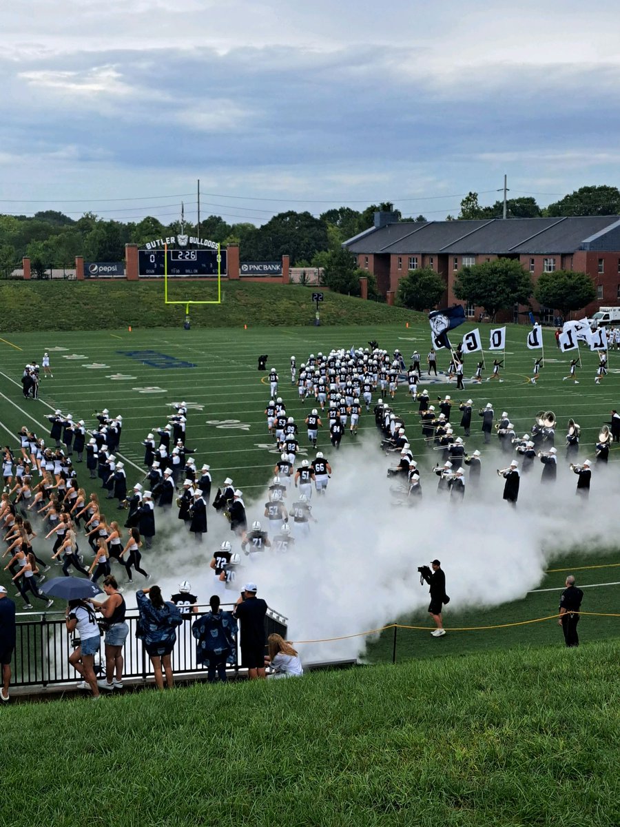 CoachSiwicki's tweet photo. DAWGS WIN!!! 
#TheButlerWay 🐶 🏈 https://t.co/oqijUAO24V