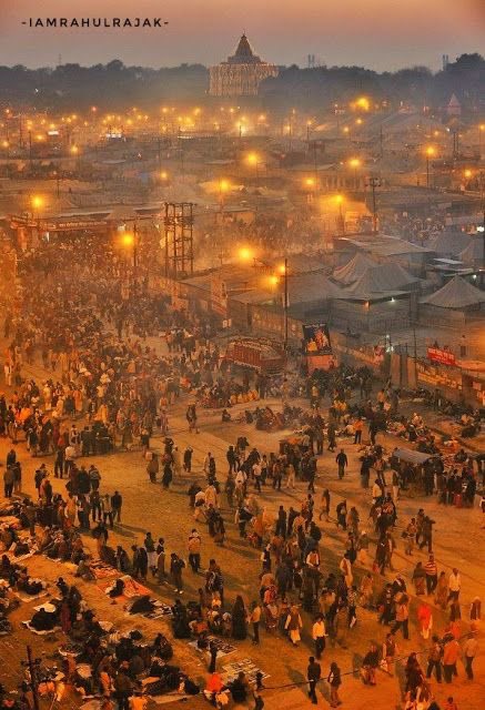 trialNerr0r_'s tweet photo. A festival of mammoth proportion and a true amalgamation of India’s religious and cultural heritage, is what makes Kumbh Mela so special.
#KumbhMela is also the time of THE BIGGEST GATHERING of people on this earth.
#Fairs #IndianFairs
Image credit to the respective owners. https://t.co/86S4HRJYGR