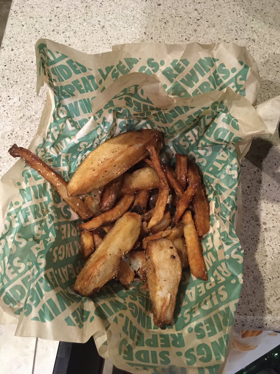 JacklinFuel's tweet photo. Yo what in the world is this @wingstop @RickRoss? https://t.co/Tn2LqIAXLs