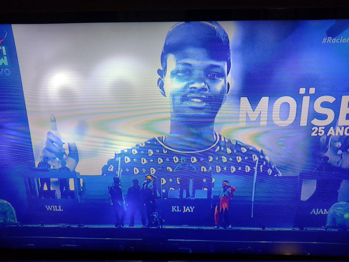 uneoficial's tweet photo. IMPACTANTE!

Racionais canta 'Nego Drama' e rememora os pretos e pretas, crianças e adultos, vítimas da violência do Estado, da mílicia e do crime organizado.

#RockinRio2022 https://t.co/JgMBmTZ5ha