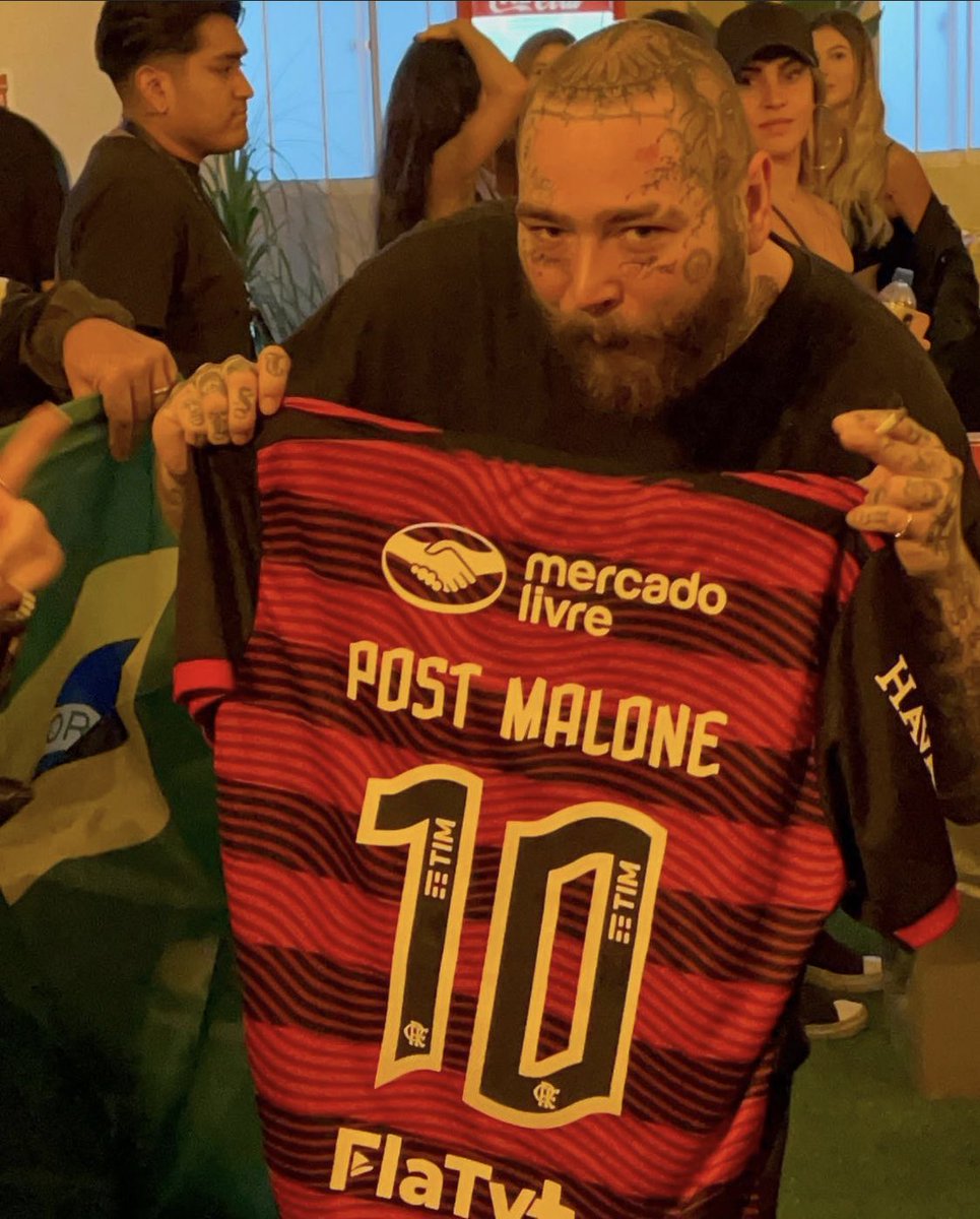 PortalPostBR's tweet photo. Post com a camisa do Flamengo. Esse é o tweet! ✌🏼💥 #RockinRio https://t.co/JVefNwzIO7