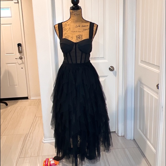 BritishTrish's tweet photo. So good I had to share! Check out all the items I'm loving on @Poshmarkapp #poshmark #fashion #style #shopmycloset #blithe #nike: https://t.co/acGX265Ich https://t.co/MfGwmVbyWj
