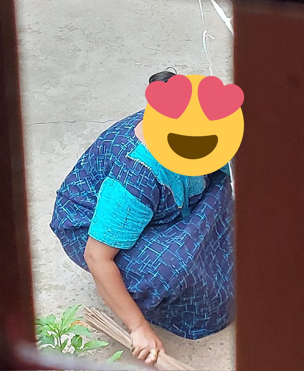CoupleTamil1's tweet photo. Pakathu veetu aunty. Semmaya erukum iva mulai https://t.co/YNEXLQuNa5