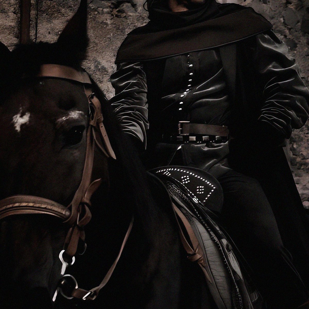 justjuliaquinn's tweet photo. ¿Quién es John Blackwood?
♧Héroe del 2°libro de la saga #Blydon
♧Tiene título de barón por su valor en la guerra
♧Hijo menor de 7 hermanos
♧Quedó cojo en la guerra
♧No sigue conversaciones triviales
♧No se cree capaz de amar por traumas
♧Tiene un gran sentido del honor https://t.co/4TdESE7UIF