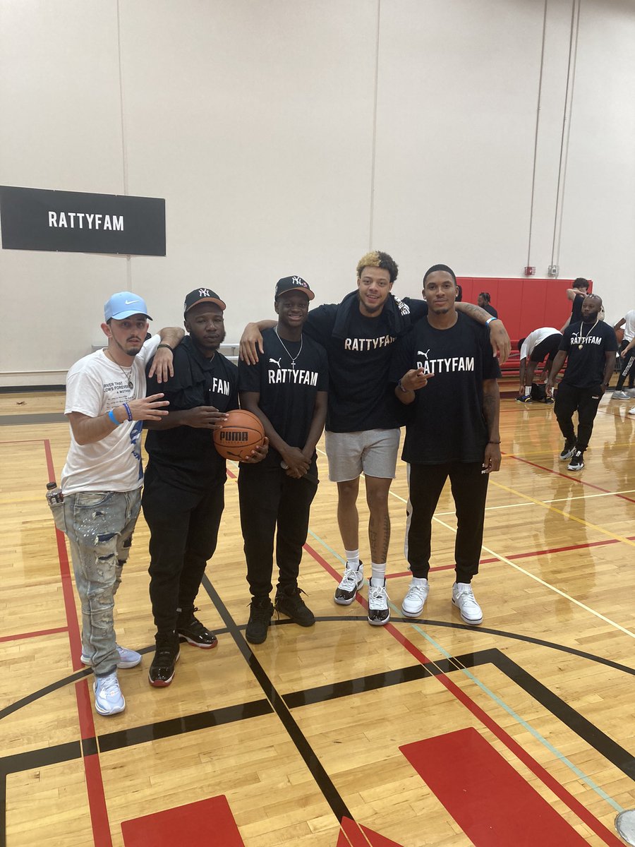 Dave's Joint tweet media