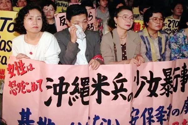 好吃好喝地供着，这些驻日美军还是不安分，频繁制造犯罪事件。据日本方面统计，从1952年日本和美国正式签订《日美安保协定》至今的70年间，驻日美军累计罪犯案件超过21万起，数千名日本人因此丧失。