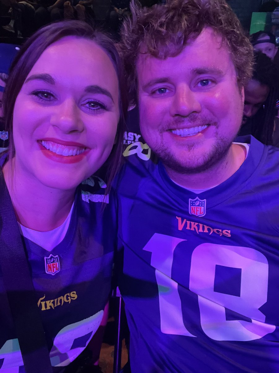 TMagss's tweet photo. Made the trip down to AZ just to see @TheFFBallers !! Zak is like a kid in a candy store finally getting to see them live!! #biggestfan #govikes!! https://t.co/HkqtpOZLVF