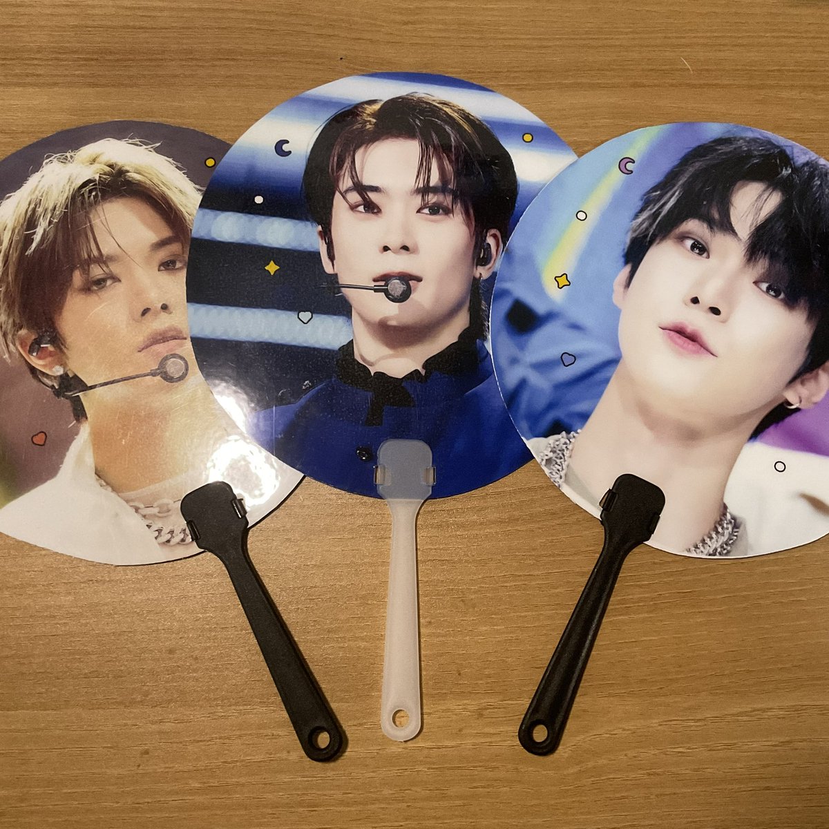 UjuCreate's tweet photo. ♡。·˚˚·  ·˚˚·♡

[wts / lfb pls help rt]

nct 127 round cheering fans for the link tour in manila!
 
we are already around moa arena! if you wanna buy one, but can't find us, please send us a dm and we will go near your location 💚

#NCT127inManila 
#THELINKTourManila

1/2 https://t.co/km7CP1a612