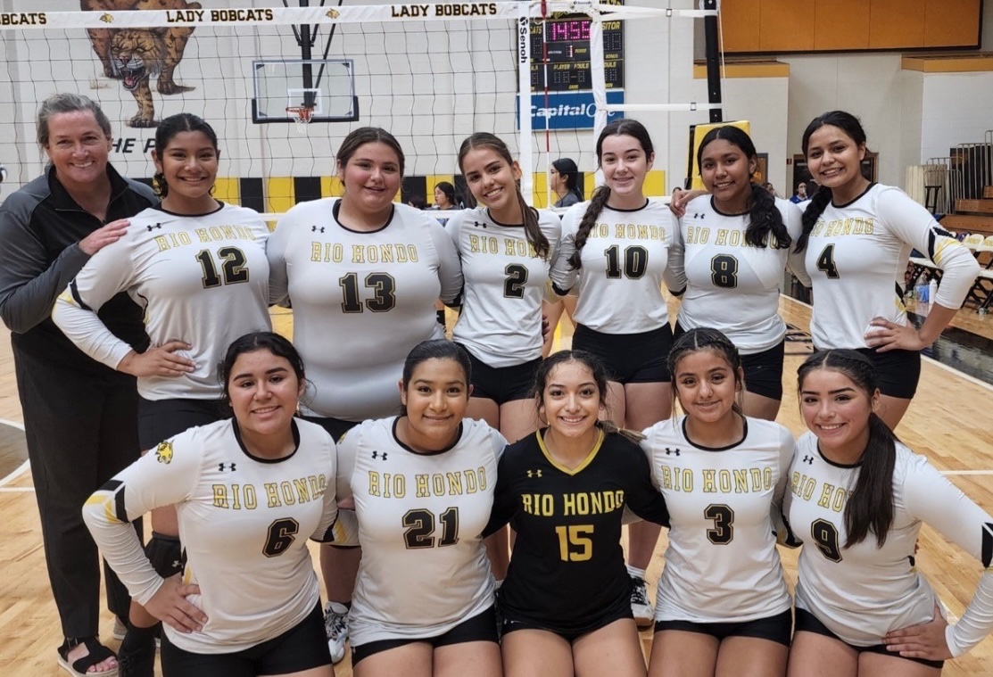 Volleyball_RHHS's tweet photo. Congratulations to the JVL &amp; JVD on defeating Monte Alto!!! 
The Varsity Lady Cats fell short in 5 sets but they never gave up and played for each other!
 🖤🏐💛 https://t.co/PtKkGJy3dt