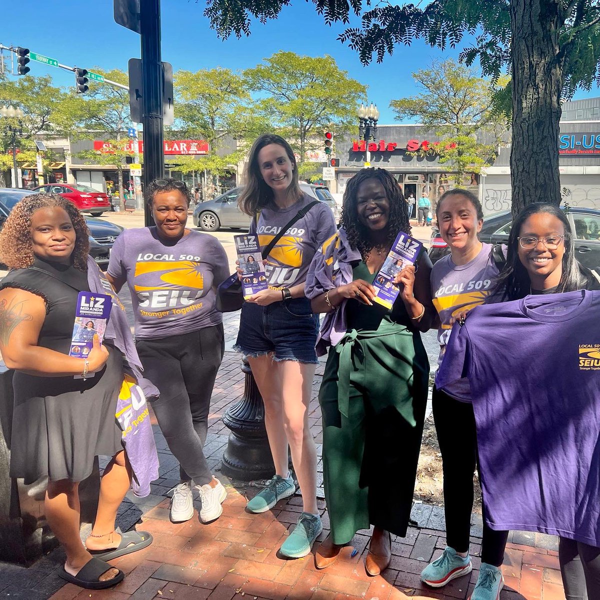 LizForBoston's tweet photo. Scenes from GOTV! #FlexTheVote
#Roxbury #Dorchester #Mattapan #JamaicaPlain #MissionHill #HydePark #SouthEnd #Roslindale #Fenway #BrickbyBrick #LeadwithLiz https://t.co/7oRDN25BLb