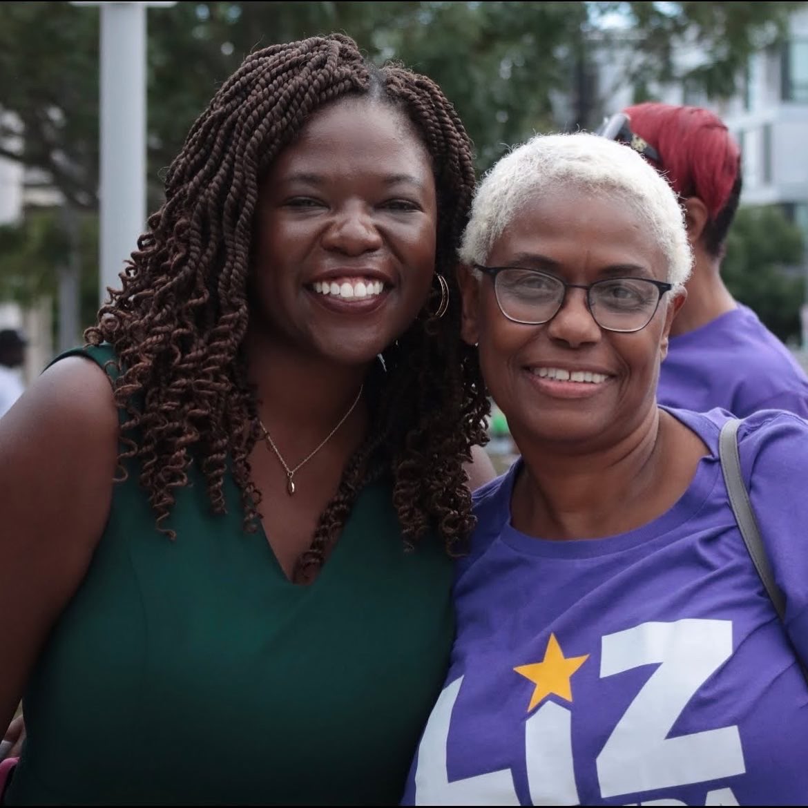 LizForBoston's tweet photo. Scenes from GOTV! #FlexTheVote
#Roxbury #Dorchester #Mattapan #JamaicaPlain #MissionHill #HydePark #SouthEnd #Roslindale #Fenway #BrickbyBrick #LeadwithLiz https://t.co/7oRDN25BLb