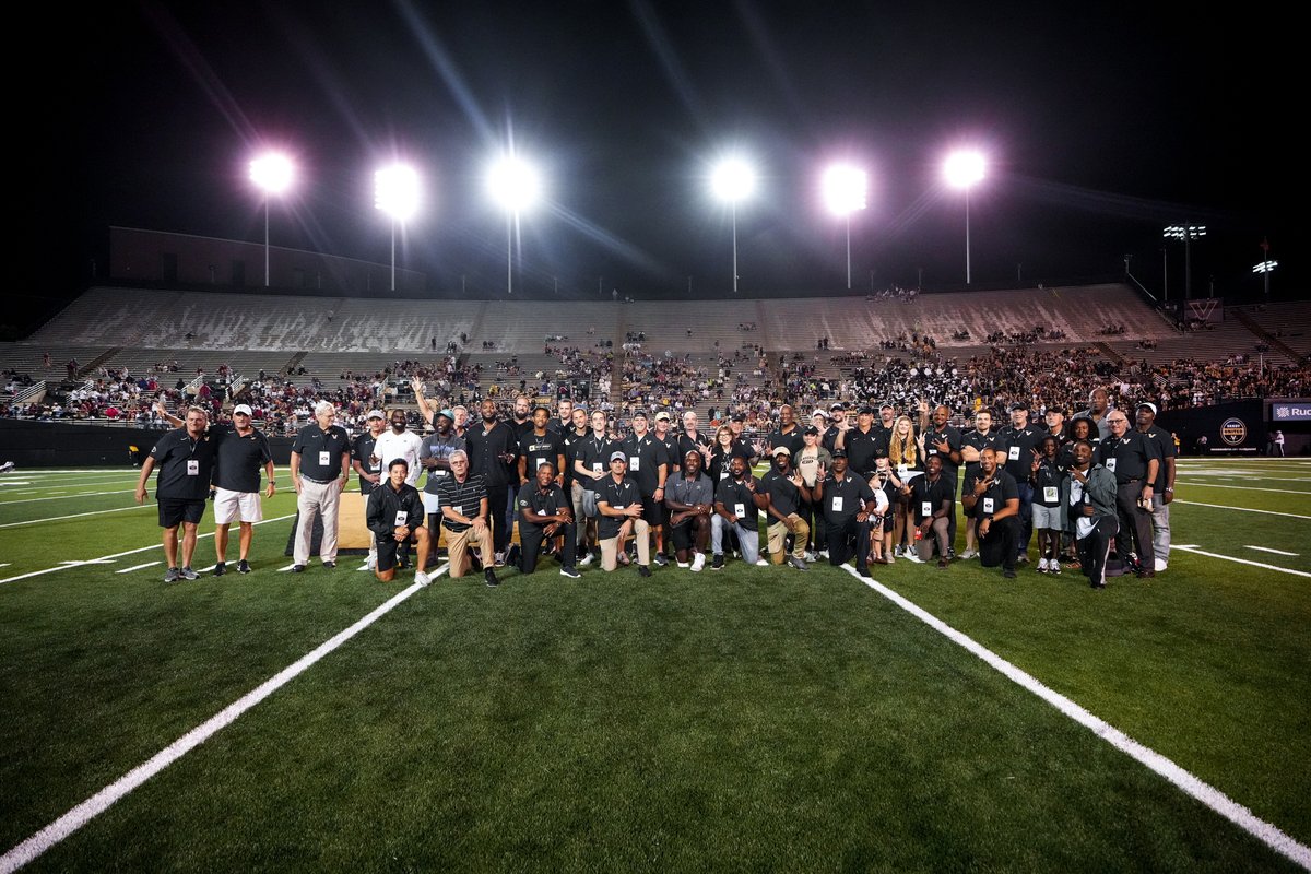Proud to honor our Top 100 Commodores ⚓️⬇️

#AnchorDown