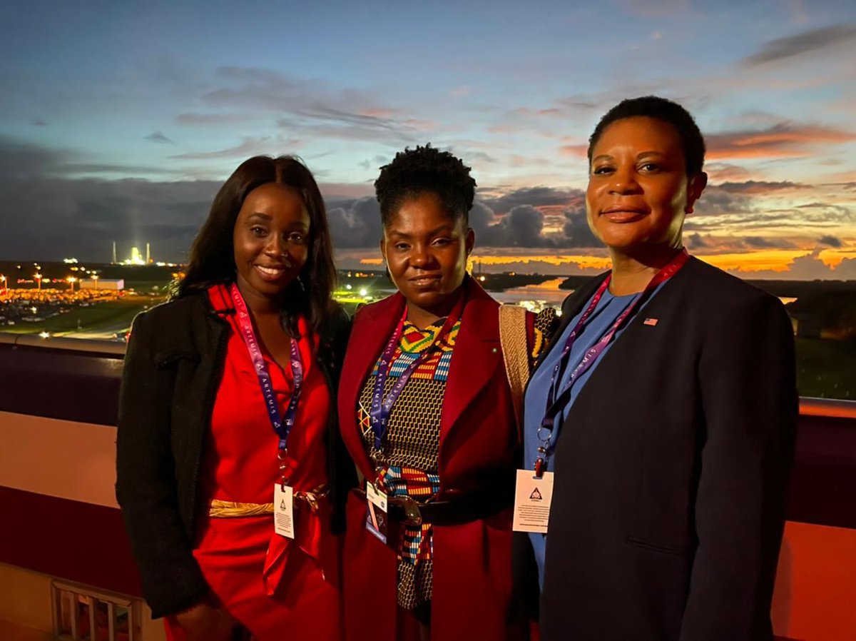 FranciaMarquezM's tweet photo. En mi visita a la @NASAKennedy, tuve la oportunidad de compartir con @AlondraNelson46 y @EUzoOkoro46. Es un orgullo para mí poder conocer a otras mujeres afro que lideran desde el conocimiento y la ciencia, procesos transcendentales para la humanidad. https://t.co/6axJruaEP6