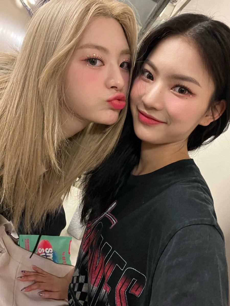 iseeunfeed's tweet photo. everybody say thank u iseeun 🫶 https://t.co/V6F8aI7wKB