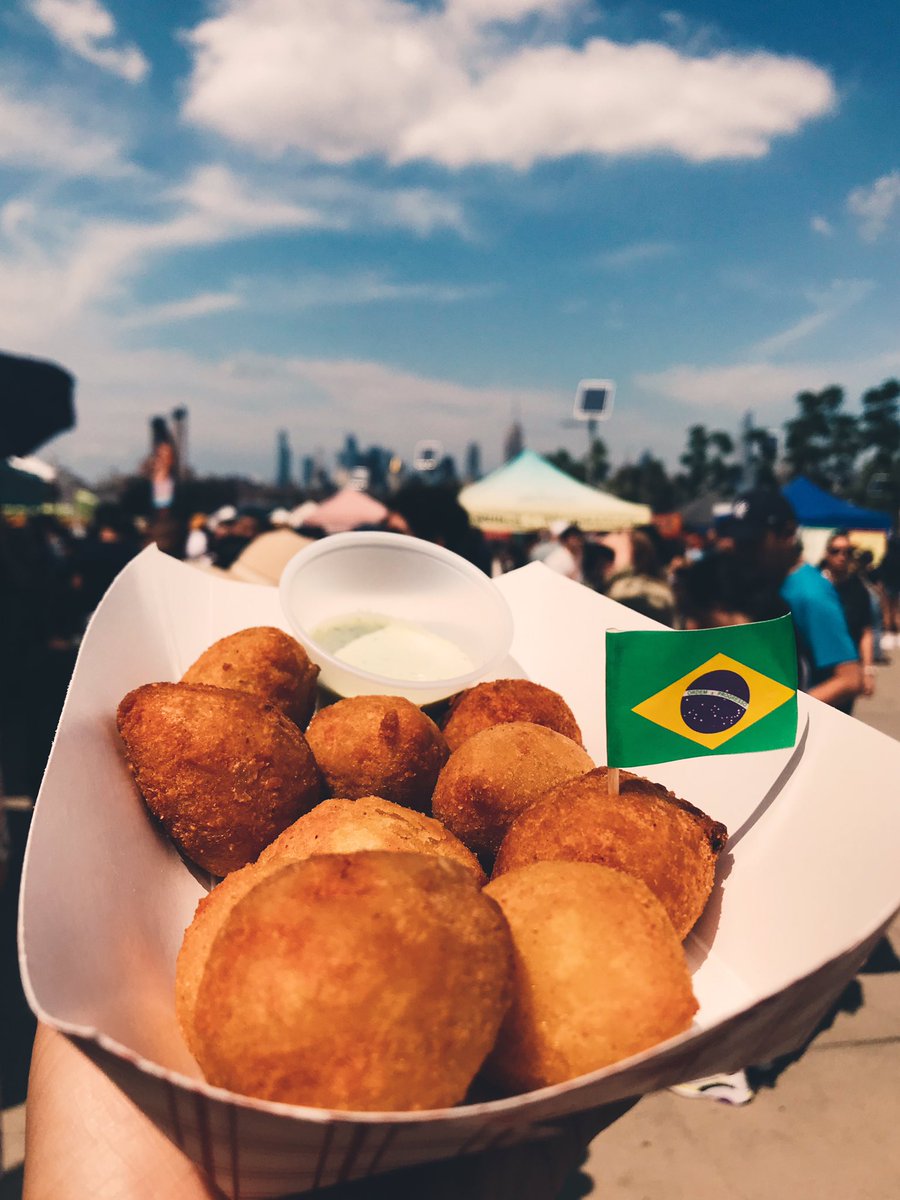 alapaix's tweet photo. Enamorarme de las croquetas de todo el mundo es mi pasión #coxinhas https://t.co/0voqkmxtDg