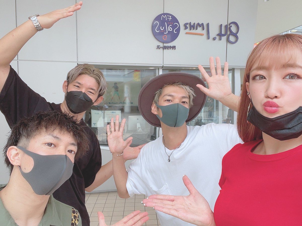 HIROTO_r12e's tweet photo. 本日この後11:30-12:00で
FMサルースよりラジオ生放送です！
是非聴いてください！📻

https://t.co/TWZKzIcah4 https://t.co/lntRjDv33s