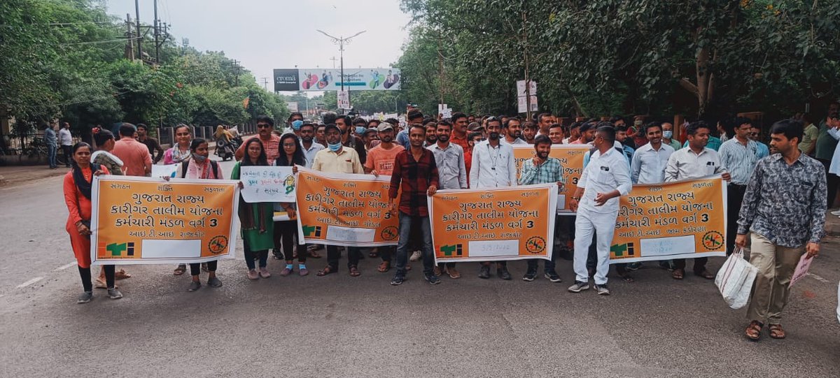 DrPankajECEngg's tweet photo. જુની પેન્શન યોજના સિવાય કોઈ નિર્ણય NPS કર્મચારીઓ કોઈ પણ હિસાબે સ્વીકારશે નહિ
#OPS_IN_GUJARAT4
@CMOGuj 
@CRPaatil
@KanuDesai180
@jitu_vaghani
@Rushikeshmla 
@sanghaviharsh
@nopruf_Guj
@Adhyapak_mandal 
@pamgujarat 
@gecteaching 
@ArvindKejriwal 
@drmanishdoshi 
@abpasmitatv 
@GSTV https://t.co/iRE7653dnQ