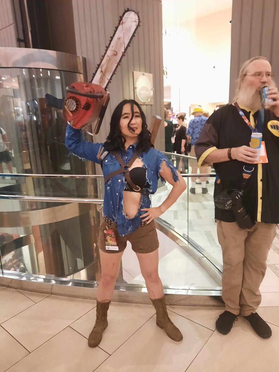 I can't help but think <a href="/GroovyBruce/">Bruce Campbell</a> would approve #DragonCon2022 🥰
