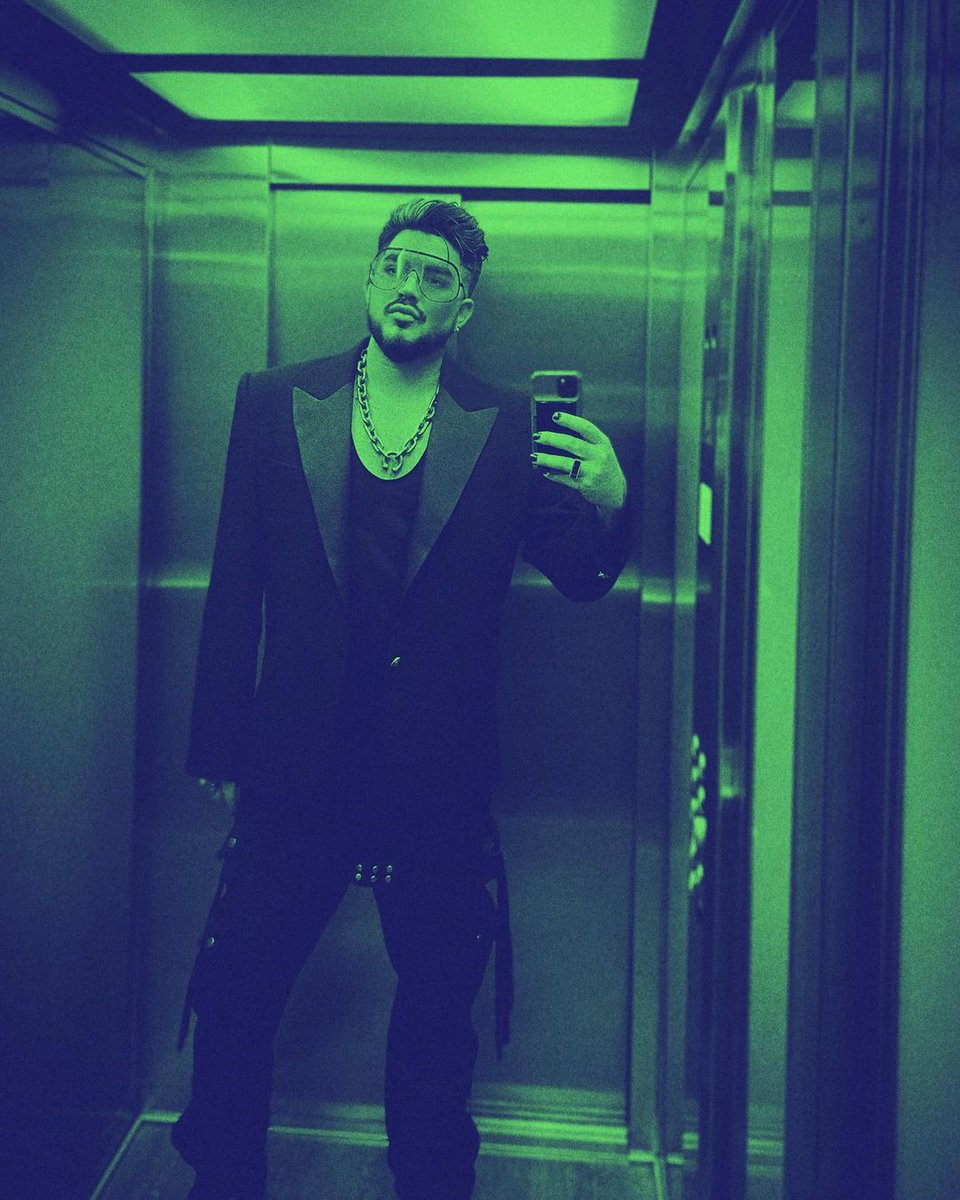 NEW PHOTO/ <a href="/adamlambert/">ADAM LAMBERT</a> in London tonight! 😍😍
instagram.com/p/CiEU-2yulkF/