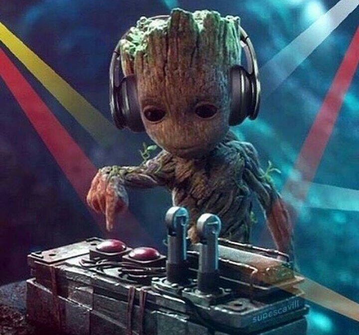 MansonEme's tweet photo. Si a mis 11 años me preguntabas qué quería ser, la respuesta era "DJ". A mis 36 me preguntás cuál sería mi trabajo soñado y te diría "DJ". Pero como amo mucho dormir, solo me dedico a armar playlists (que básicamente escuchamos mis amigas y yo) en Spotify. Acá las iré dejando: https://t.co/B7p2n9YX5f