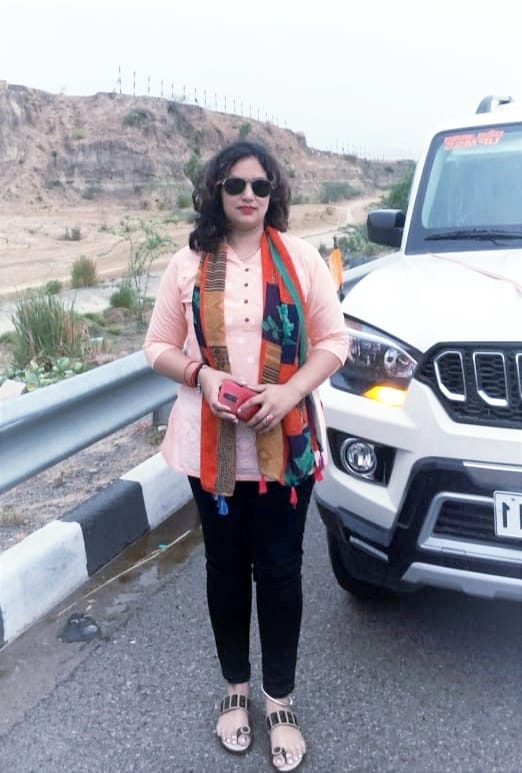 मंजिल क्या है रास्ता क्या है,
हौसला हो तो फासला क्या है..