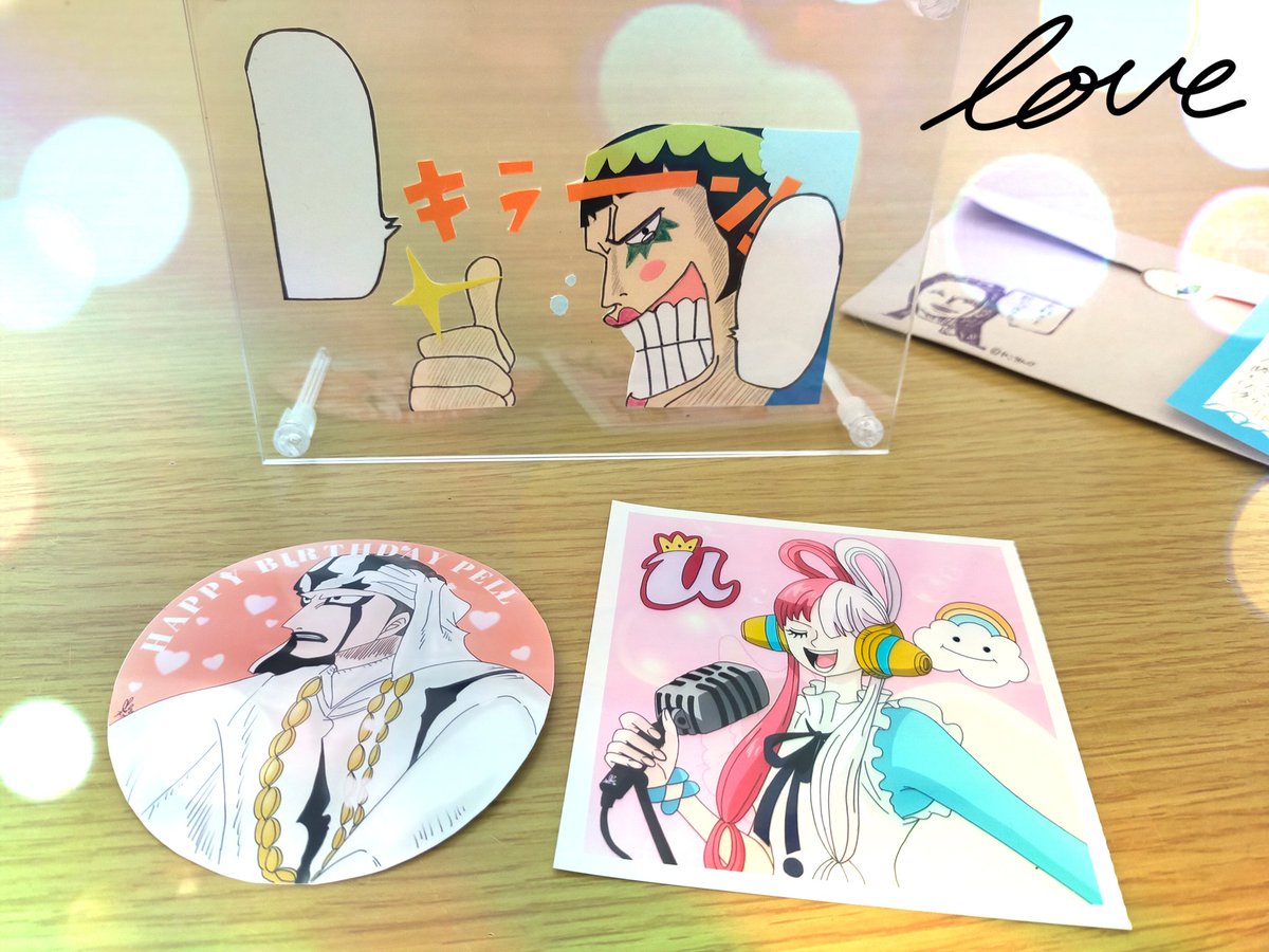 数日前、大好きなリズさん@_lezor_
から素敵なプレゼントが届きました💕😍
大好きなボンちゃんの切り絵やウタちゃんやペルや塗り絵やお手紙まで…🥹
封筒もロビンはんこ(ねこさん作)可愛かったしほんと最高に嬉しかったです🥰ありがとうございました✨
そしていつも仲良くしてくれてありがとう〜💕 